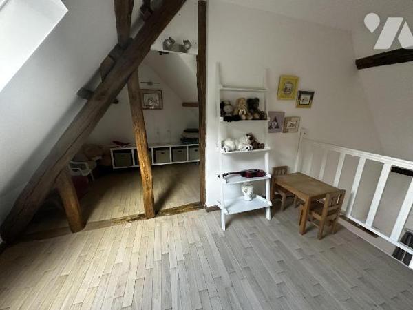 Centre-ville de SAINT JULIEN DU SAULT, Maison d'habitation comprenant au rez-de-chaussée : une ...