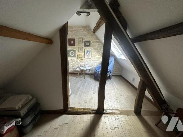 Centre-ville de SAINT JULIEN DU SAULT, Maison d'habitation comprenant au rez-de-chaussée : une ...
