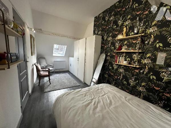 Centre-ville de SAINT JULIEN DU SAULT, Maison d'habitation comprenant au rez-de-chaussée : une ...