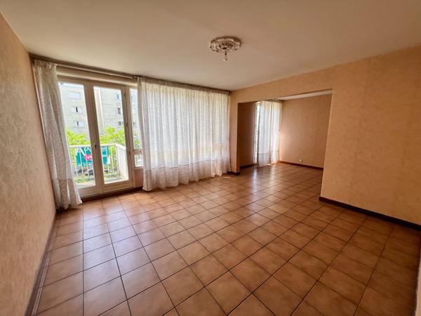 PAU Faculté / Cité Administrative - Appartement 5 pièce(s) 92 m2 avec balcon, garage et cave