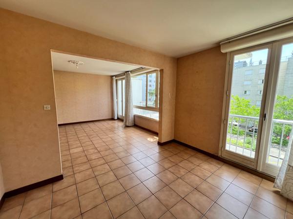 PAU Faculté / Cité Administrative - Appartement 5 pièce(s) 92 m2 avec balcon, garage et cave