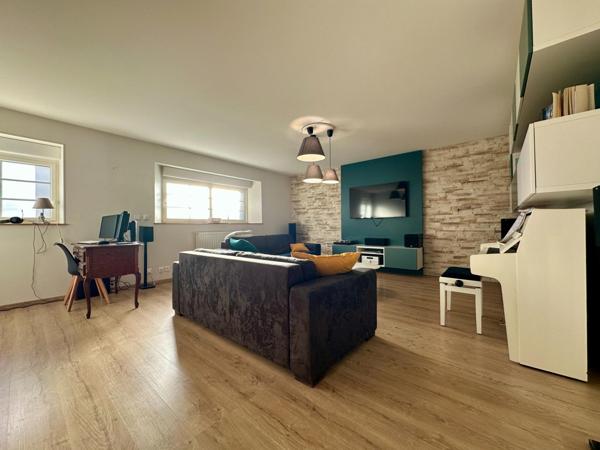 Maison de ville avec 3 chambres et jardin privé.