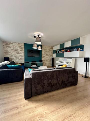 Maison de ville avec 3 chambres et jardin privé.