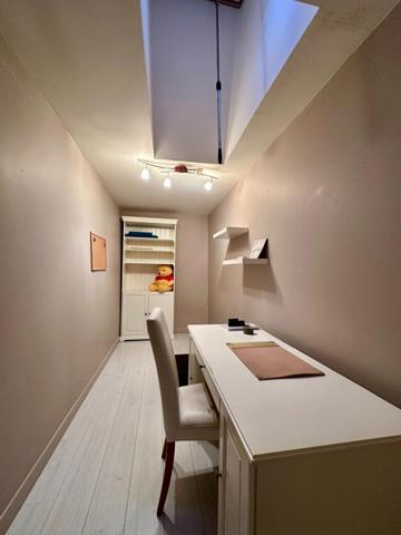 Maison de ville avec 3 chambres et jardin privé.