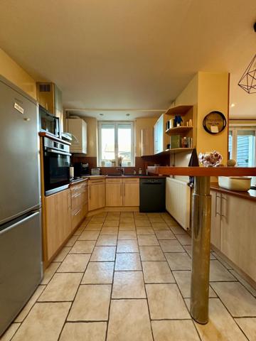 Maison de ville avec 3 chambres et jardin privé.