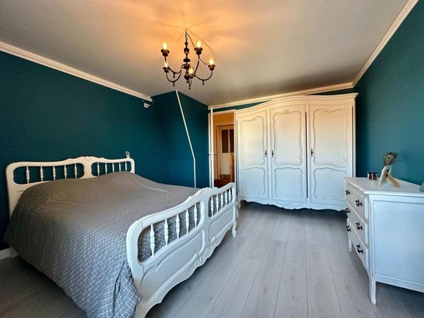 Maison de ville avec 3 chambres et jardin privé.