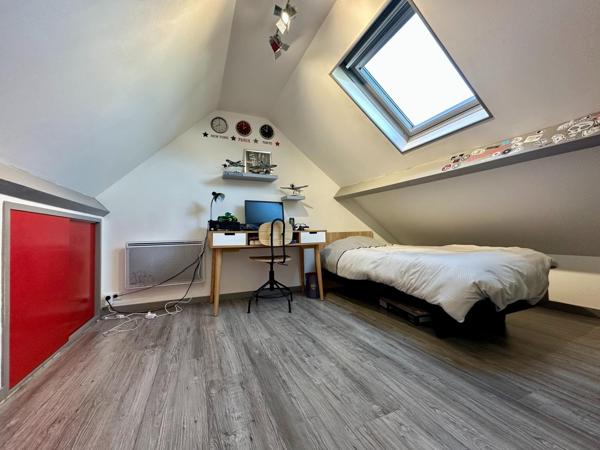 Maison de ville avec 3 chambres et jardin privé.