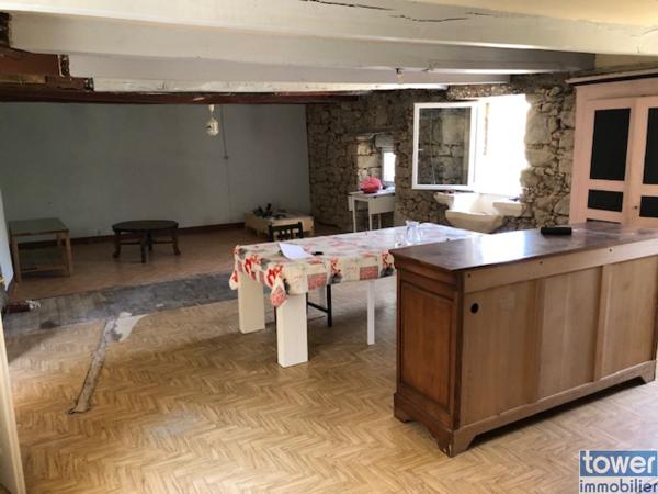 Ferme
                                                                                                                                                                                                                                                                                                                        6 pièce(s)                                                                                                                                                                                                          4 chambre(s)                                                                                                                                                                                                          146  m²