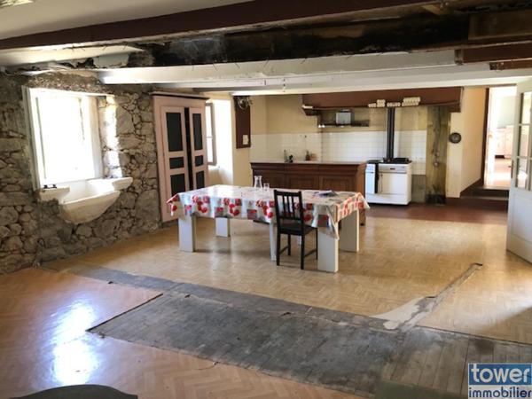 Ferme
                                                                                                                                                                                                                                                                                                                        6 pièce(s)                                                                                                                                                                                                          4 chambre(s)                                                                                                                                                                                                          146  m²