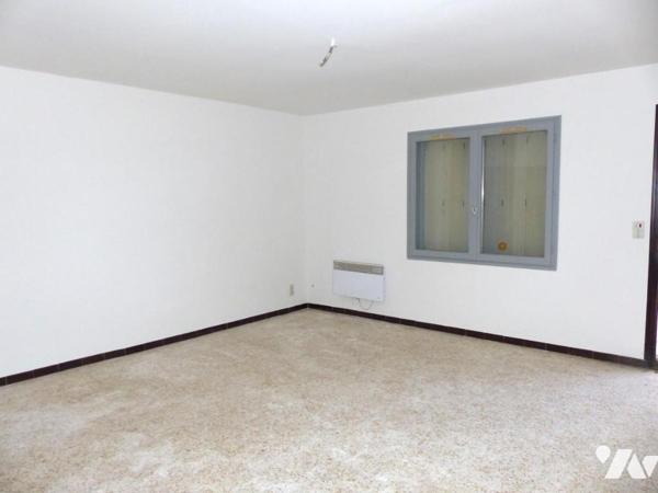 A VENDRE APPARTEMENT T2  A RENOVER  AVEC TERRASSE+ CAVE +1 PLACE DE PARKING