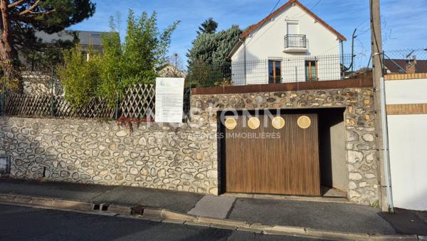 Nestenn Igny - Opportunité rare - Terrain viabilisé Palaiseau 390 m2 - Secteur de Lozère proche plateau de Saclay - Station RER B très proche - commerces et écoles à proximité.