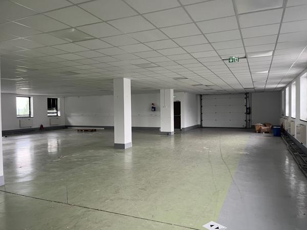 Bureaux à louer à Saint-Ouen-l'Aumône ERP en rez-de-chaussée et parking
