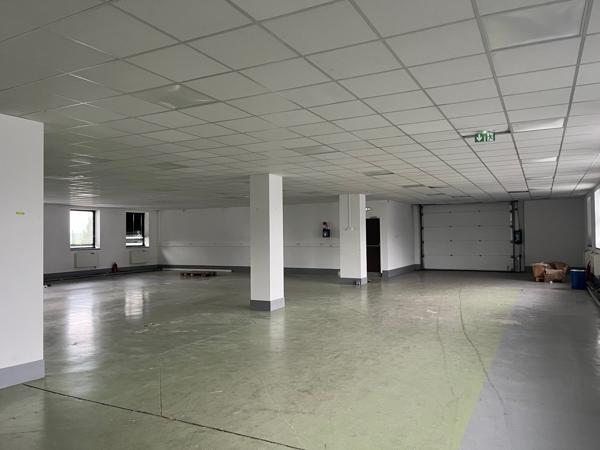 Bureaux à louer à Saint-Ouen-l'Aumône ERP en rez-de-chaussée et parking