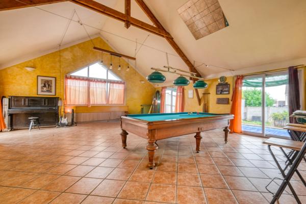 Christophe Michaudelle – EXCLUSIVITE - CAPIFRANCE vous propose proche de Meaux, à Chambry : Propriété 260 m² - ZONE UA - 10 pièces - 5 chambres - pièces d'eau - beau jardin plat et clos avec nombreux