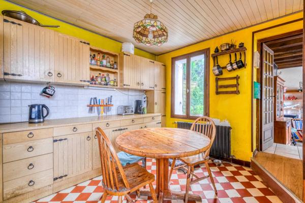 Christophe Michaudelle – EXCLUSIVITE - CAPIFRANCE vous propose proche de Meaux, à Chambry : Propriété 260 m² - ZONE UA - 10 pièces - 5 chambres - pièces d'eau - beau jardin plat et clos avec nombreux