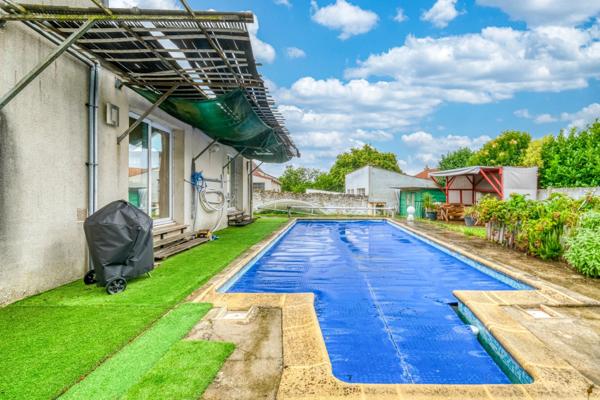 Christophe Michaudelle – EXCLUSIVITE - CAPIFRANCE vous propose proche de Meaux, à Chambry : Propriété 260 m² - ZONE UA - 10 pièces - 5 chambres - pièces d'eau - beau jardin plat et clos avec nombreux