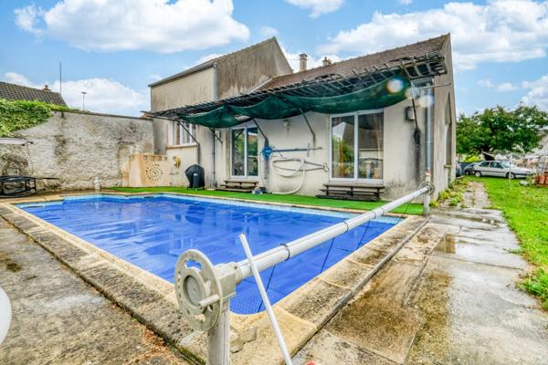 Christophe Michaudelle – EXCLUSIVITE - CAPIFRANCE vous propose proche de Meaux, à Chambry : Propriété 260 m² - ZONE UA - 10 pièces - 5 chambres - pièces d'eau - beau jardin plat et clos avec nombreux