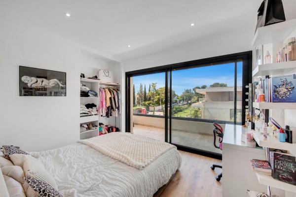 Villa contemporaine récente 8 piéces avec piscine