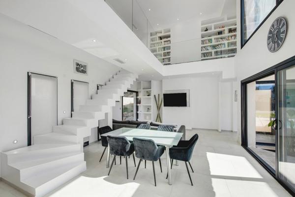 Villa contemporaine récente 8 piéces avec piscine