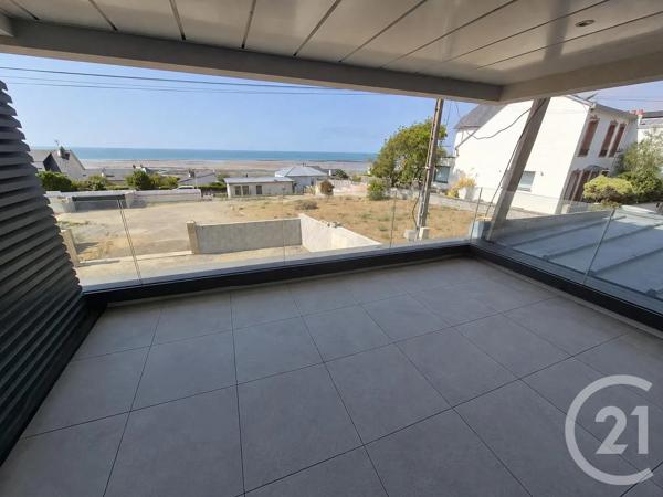 Appartement F3 à vendre  3 pièces - 68,21 m 2   DONVILLE LES BAINS  - 50