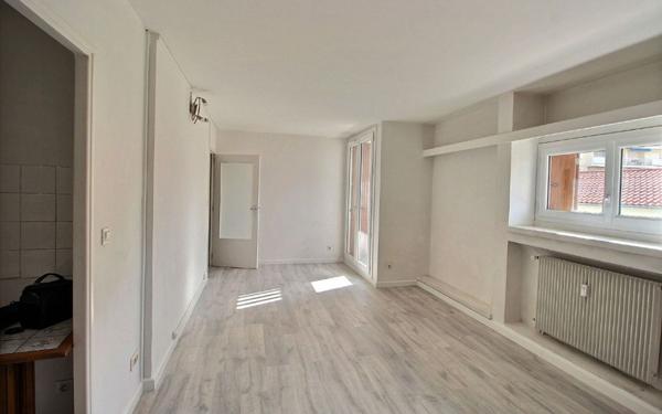 Appartement à louer    1 pièce •  Marseille 5