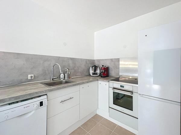 2 PIECES - 47M2 - SEJOUR/CUISINE - GRANDE CH - SDB