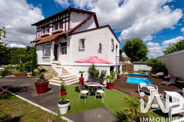 Maison à vendre 8 pièces 217 m² Villenave-d'Ornon
