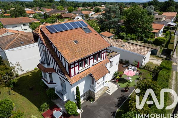 Maison à vendre 8 pièces 217 m² Villenave-d'Ornon