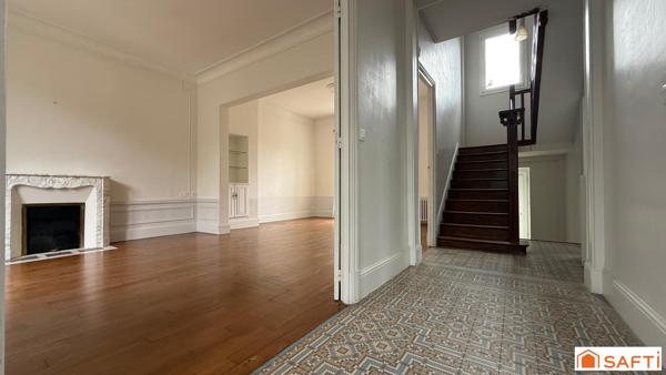 Maison bourgeoise avec jardin au centre ville