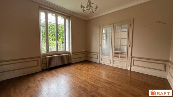 Maison bourgeoise avec jardin au centre ville