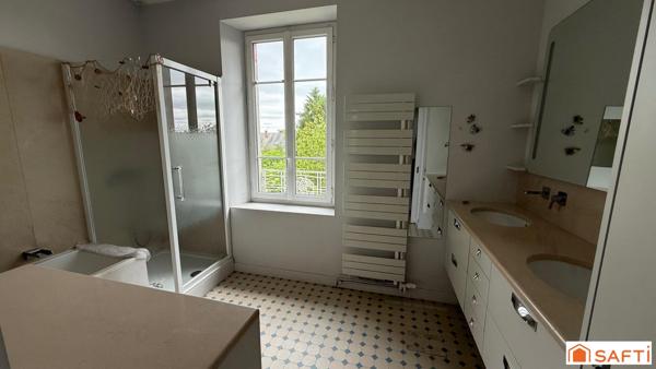 Maison bourgeoise avec jardin au centre ville