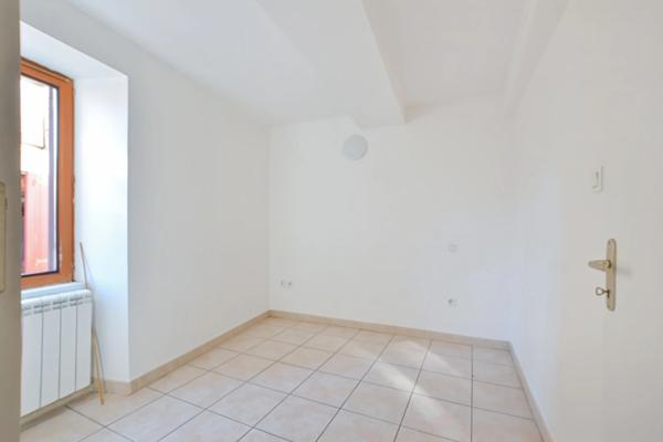 Maison de village 4 pièces – Calme, authenticité et potentiel locatif à Saint-Nazaire-de-Ladarez