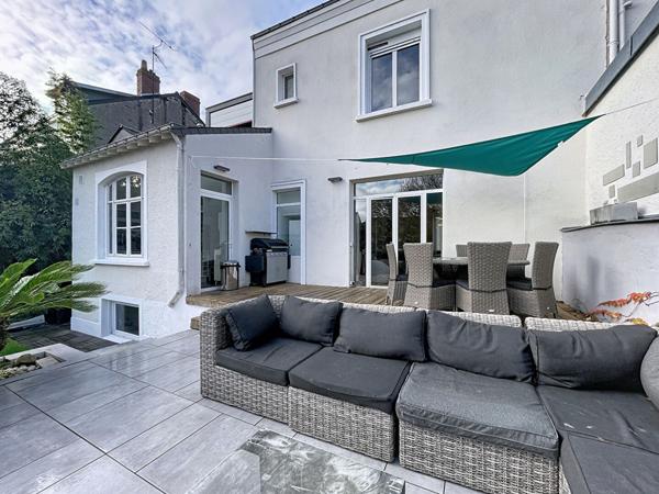 Magnifique maison angevine à vendre en plein centre ville d'ANGERS comprenant 4 chambres, garage et jardin !