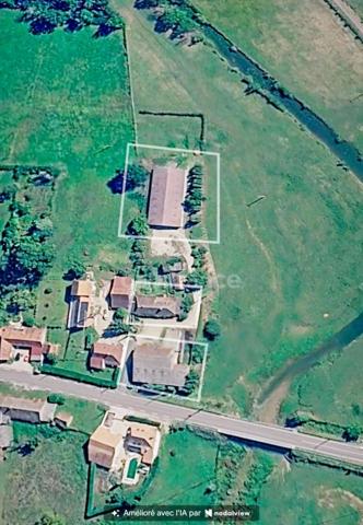 Frontenard (71) Propriété de caractère — Potentiel exceptionnel :  Habitation / Gîte 173 m² + 1 400 m² de dépendances et hangars