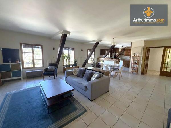 Location                                                      Appartement
                        
                     6 pièces                      177 m2                     à Venette