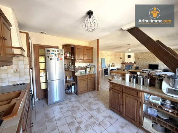 Location                                                      Appartement
                        
                     6 pièces                      177 m2                     à Venette