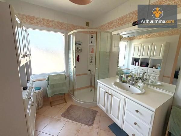Location                                                      Appartement
                        
                     6 pièces                      177 m2                     à Venette