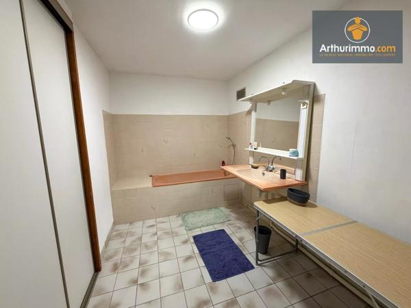Location                                                      Appartement
                        
                     6 pièces                      177 m2                     à Venette