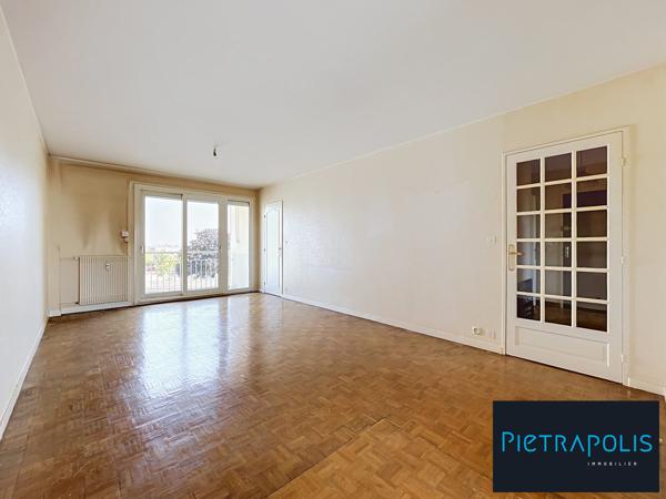 Saint-Apollinaire - T5 traversant de 93m2 avec balcons, garage et cave.
