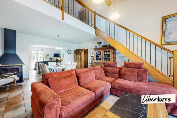 Maison T6 plain-pied garage, piscine, jardin.