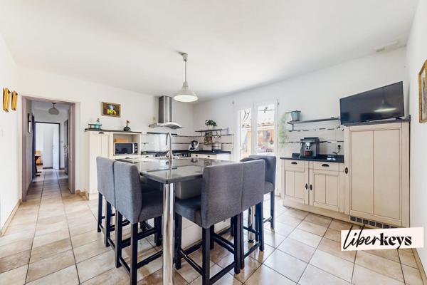 Maison T6 plain-pied garage, piscine, jardin.