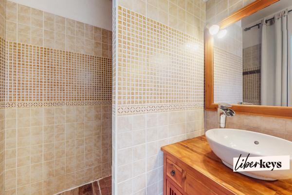 Maison T6 plain-pied garage, piscine, jardin.