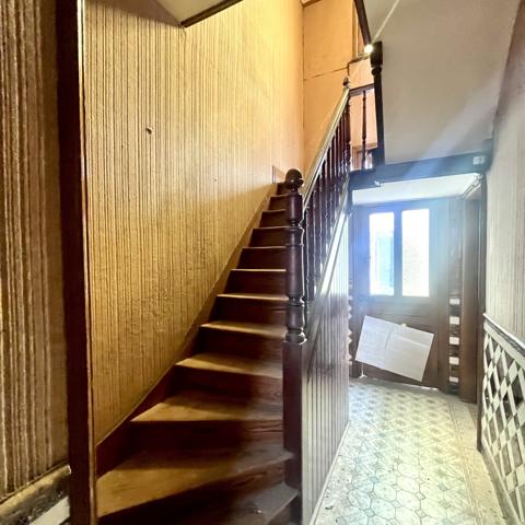 Maison
         8 pièces
        - 171 m² 89 900 € *