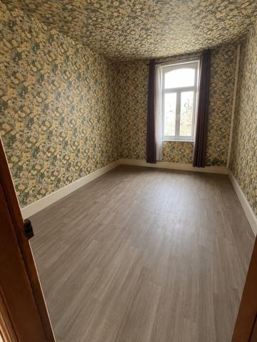 Maison
         8 pièces
        - 171 m² 89 900 € *