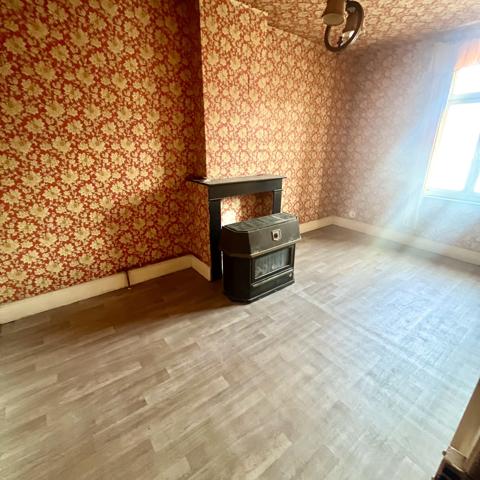 Maison
         8 pièces
        - 171 m² 89 900 € *