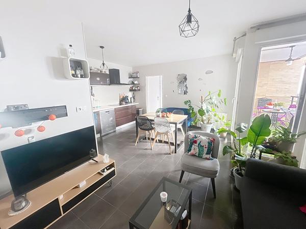 Appartement Issy Les Moulineaux 3 pièce(s) 59m2 tramway T2 3 minutes à pied, calme avec balcon