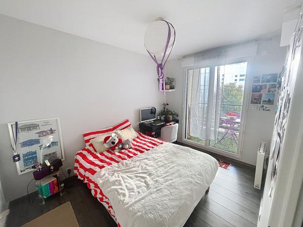 Appartement Issy Les Moulineaux 3 pièce(s) 59m2 tramway T2 3 minutes à pied, calme avec balcon