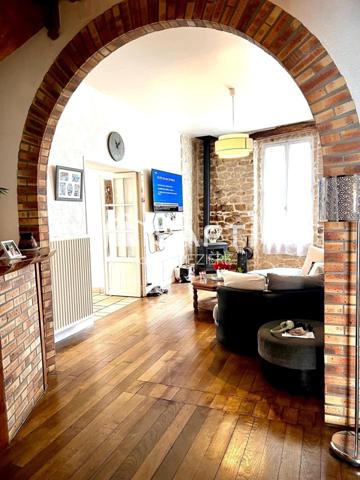 Jolie propriété sans aucun travaux.Terrain piscinable. TRIPLE VITRAGE!