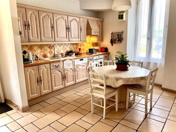 Jolie propriété sans aucun travaux.Terrain piscinable. TRIPLE VITRAGE!