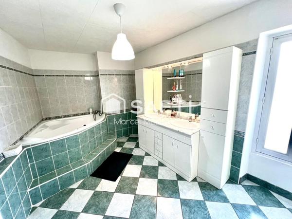 Jolie propriété sans aucun travaux.Terrain piscinable. TRIPLE VITRAGE!